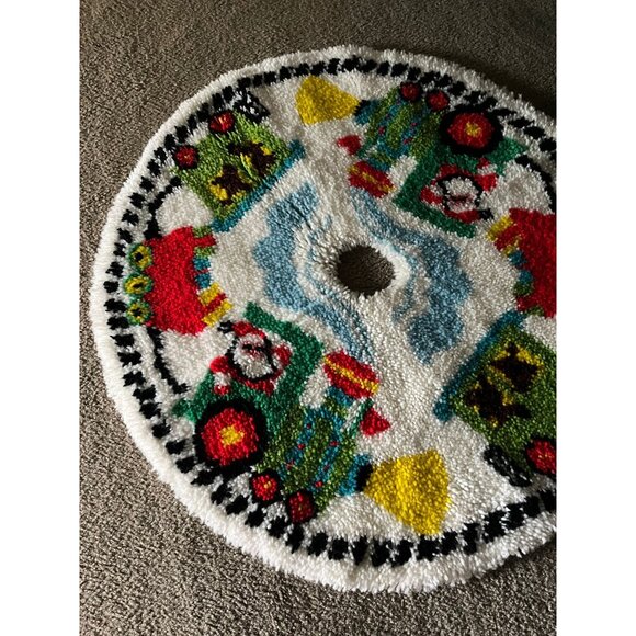Vintage 1980's Handmade Hooked Christmas Tree Rug In A Choo Choo Train Pattern - Picture 2 of 9